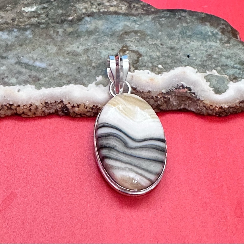 RUBYRUDI Artisan Jewelry CALCITE Silver Oval Zebra-Pattern Pendant Necklace